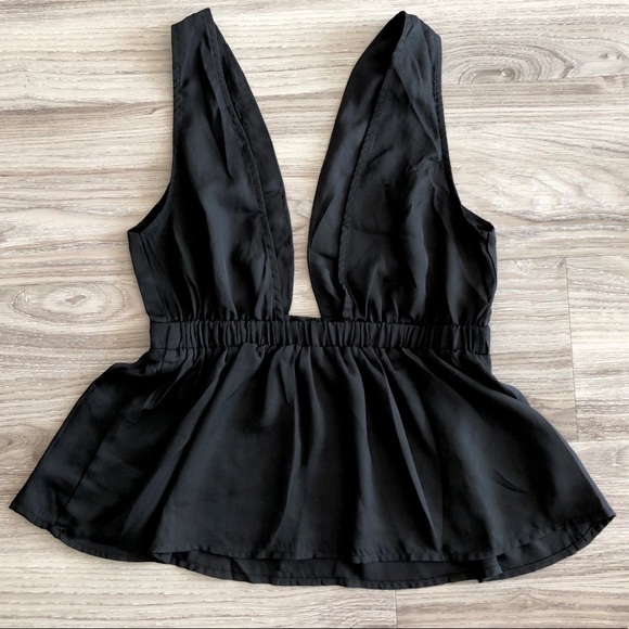 Like-New Deep V Blouse Tank with Fitted Waist - Picture 7 of 8